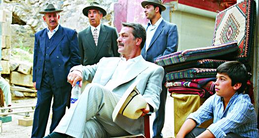 2005 ylnda Memduh n ve Tun Baaran'n ynettii, Fatma Girik ile birlikte barollerini paylat, Sinema Bir Mucizedir adl yapmda oynad.