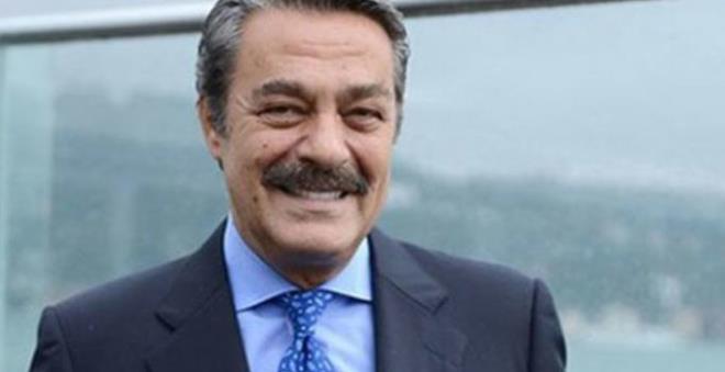 1967 ylnda Ses dergisi'nin dzenledii "Sinema Artisti Yarmas"'nda finale kald. Bir sonraki ylda (1968) dzenlenen Saklamba gazetesinin "Fotoroman Artisti Yarmas"'nda da birinci oldu. Bir sre fotoromanlarda oynadktan sonra Yedi Adm Sonra (1968) adl filmdeki kk bir rolle sinemaya balad.