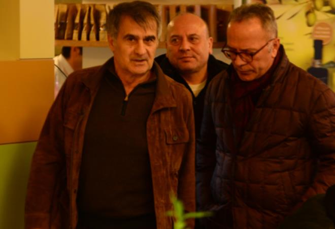 Kt haberi alr almaz sanatnn Karadenizli hemehrileri ile yeeni Levent nanr ve Beikta'n Teknik Direktr enol Gne, iadam Ylmaz Ulusoy hastaneye gelerek, nanr'n salk durumu hakknda bilgi aldlar.