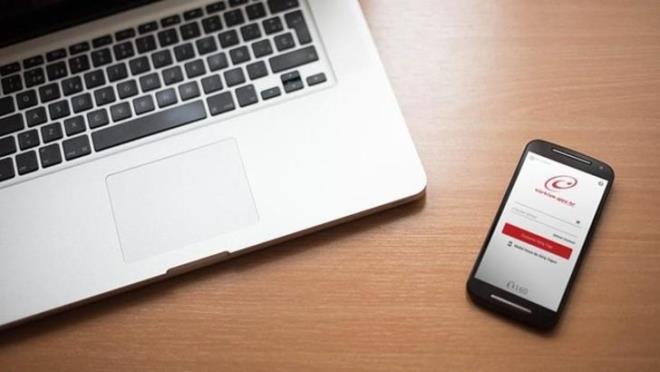 SOYAACI NEDR?  <p>  Nfus Hizmetlerinin yrtlmesi ile nfus kaytlarnn tutulmasna ve nfus kaytlarna ilikin bilgi ve belge verilmesine ilikin hususlar 5490 sayl Nfus Hizmetleri Kanunu ve bu Kanunun Uygulanmasna likin Ynetmelik ile dzenlenmitir.<p>  5490 sayl Nfus Hizmetleri Kanununun 44'nc maddesinin birinci fkrasnn (g) bendi "Nfus kayt rneklerini; kaydn sahipleri veya bunlarn eleri ile veli, vasi, alt ve st soylar ya da bu kiilere ait vekillik belgesini ibraz edenler, nfus mdrlklerinden dorudan almaya yetkilidirler." hkmndedir.  <p>  5490 sayl Nfus Hizmetleri Kanununda soyaac veya soy kt ya da ecere verilmesine ynelik bir dzenleme bulunmadndan, bu yndeki talepler yukarda belirtilen mevzuat hkm dorultusunda ilgililerin alt ve st soylarna ait dzenlenen nfus kayt rnekleri ile salanmaktadr.