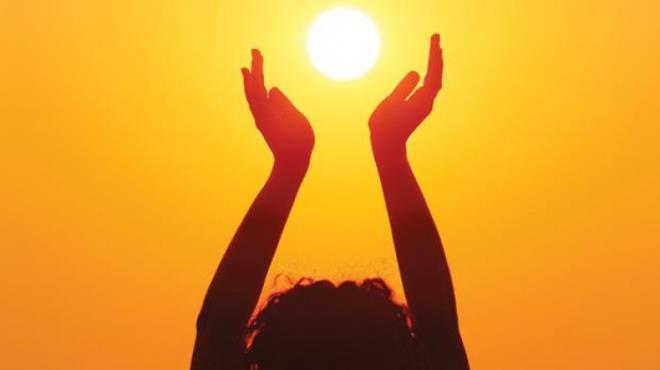 Kiilerin bu aylarda kulaktan dolma bilgilerle D vitamini takviyesi aldklarn ve bunun olumsuz sonular dourabildiini syleyen uzmanlar, bu takviyelerin doktor tarafndan reeteyle verilmeden kullanlmamas gerektiini belirtti.