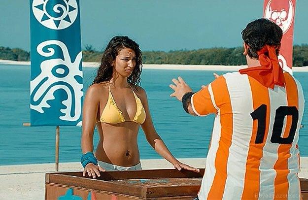 GAMZE AKSU  <br>  Gnlller takmnda aklanan yarmaclar arasnda dikkat eken isimlerden biri Gamze Aksu oldu. Maldivler'de geen 'Recep vedik 4' filminde rol gerei Survivor'a katlarak yarmac olan Aksu, bu kez gerekten Survivor katlyor.  Aksu, Recep vedik filminin yan sra birok reklam ve projede de yer ald. Aksu ayrca baz mekanlarda karak arkclkta yapyor.