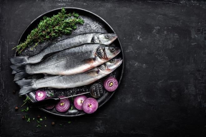 Omega3 deposu: <br>Balkta, dier hayvansal kaynakl besinlerin aksine doymu ya yerine, doymam ya asitleri denilen omega3 ya asitleri bulunur. Omega3, vcudun retmedii ve en fazla balkta bulunan son derece faydal bir yadr. zellikle souk su balklarndan somon, uskumru, sardalye ve ton bal omega3'ten olduka zengindir. Omega-3; kalp ve damar saln koruyucu zelliinin yan sra gzde sar nokta hastal riskini azaltr, kan ekerinin dzenlenmesine yardmc olur.