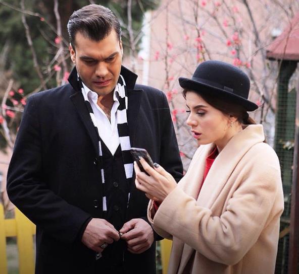 EVKAT YERMDAR GELECEK SEZON YOK MU; Cuma gn evkat Yerimdar Fox TV ekranlarnda yaynlanyor. Ancak 2018 -2019 sezonu iin gelen haberler dizi asndan pek hi ac deil.