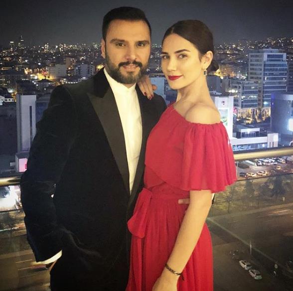 Alian, Eda Erol!la ilikisinin bitmesinin ardndan Dostlar Mahallesi dizisinin setinde tant Buse Varol'la ak yaamaya balamt. ift, getiimiz gnlerde evlilik iin ilk adm atm ve Alian, Buse Varol'u ailesiyle tantrmt. Alian'n yakn dostu Ece Erken, bir programda tanma haberini u szlerle duyurmutu: "Dn Buse, Alian'n evine gitti ve Suzan abla gelinini ok sevdi. lk admlar atld, haberiniz olsun!"