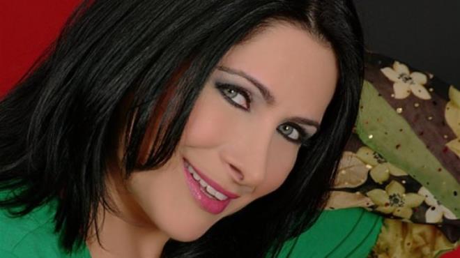 NURAY HAFFTA KMDR?  <br>  Nuray Hafifta, 8 Austos 1964 tarihinde Ardahan ilinin bir ilesi olan ldr'da dodu. lkokul eitimini Taksim&#8217;de tamamladktan sonra T ( stanbul Teknik niversitei) Devlet Konservatuar'n bitirdikten sonra stanbul Belediye Konservatuar cra Heyetinde 4 yl kadrolu devlet sanats olarak yer ald, ayn yl stanbul Radyosu'nda da szlemeli sanat olarak 4 yl alt.