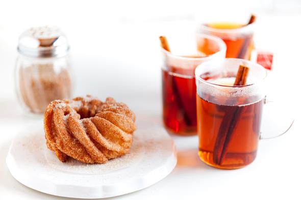 Karanfilin yan sra, tarn ya da vanilya da ay demlerken kullanabileceiniz aroma vericilerdendir. zellikle k mevsiminde iinizi stacak aromatik aylar yapmak isterseniz, kendinize zel tarifler yaratabilirsiniz.