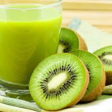 Kivi     C vitamini y�n�nden de olduk�a zengin olan kivi, d���k kalorili i�eri�i ve bol lifli �zelli�i ile ya� yak�m�n� sa�lamakta �ok etkili bir meyvedir.