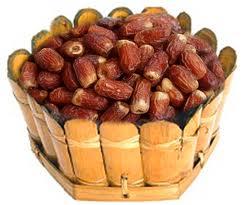 Hurma     Harika bir antioksidan ve magnezyum kayna��d�r. Hurma, kan �ekeri ve kan bas�nc�n�n dengelenmesine yard�mc� olur. Ayr�ca g�nl�k tatl� iste�inizi dengeleyerek tatl� ve �ikolataya y�nelmenizi engeller, ya� yak�m� sa�lar.