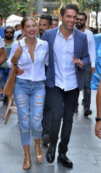 Neslihan Atagl ei Kadir Doulu ile son fotorafn 12 Eyll 2017'de paylat. Kadir Doulu ise 13 Austos 2017 tarihli fotorafn altna "rgde 1 numara" notunu dmt.