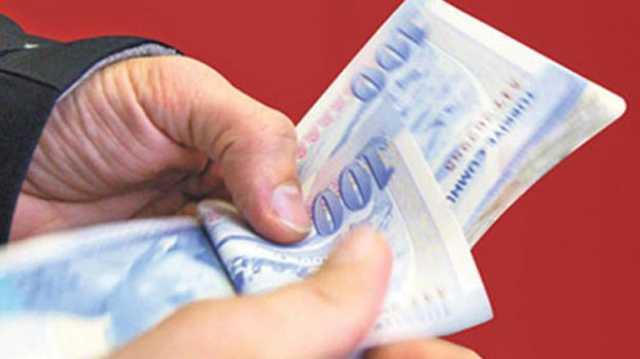 Hatta yaplan baz hatalar dolaysyla maa eksik baland tespit edilen 2 bin 500 kadar emeklimize 22 bin liray bulan toplu demeler de yapld. 31 Aralk 1999 tarihinde emekli olan bir vatanda bu haktan yararlanrken 1 Ocak 2000'de yani bir gn sonra emekli olan birisi ise yararlanamad.