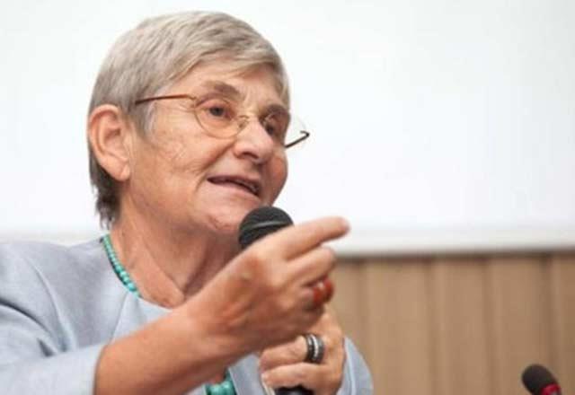 Kitabnn basn toplantsnda genetik tehisi konulan hastalklarn kaynaklarn ve iyileme srelerini anlatan Karatay &#8220;nslin direnci, obezite, diyabet, hipertansiyon, haimato, depresyon, unutkanlk, kronik artrit, eklem ve kas arlar, polikistik over, fibrokistik meme, fibromiyalji ve kanser gibi genetik denilen pek ok hastalk genetik deildir. Bu hastalklarn sebebi, hcrelerin bozukluundandr.