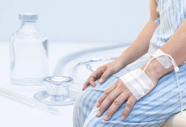 Doallklarn kaybetmi, ilenmi, bozulmu, kimyasallarla boyanm, ilalanm, yapaylatrlm makro besinler, yani yediimiz salksz proteinler, karbonhidratlar ve trans yalar, hcrelerin normal almasn engellemeye balaynca, vitamin ve mineraller de vcuda yeterli oranda giremiyor ya da vcutta etkili bir ekilde retilemiyor.