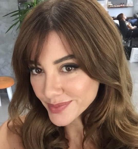 Baak Dizer<br>    Kvan Tatltu ile ubat aynda evlenen modac Baak Dizer, imajn yeniledi.    Yeni imajn sosyal medya hesabndan paylaan Baak Dizer'in sa rengini atrd ve perem kestirdii grld.