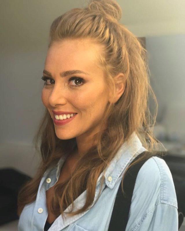 Elin Sangu  <br>  Son olarak Kiralk Ak'ta Defne karakterine hayat veren ve bu rolle adn geni kitlelere duyuran Elin Sangu'nun yeni sezon ncesi imaj yeniledii dnld. Oyuncunun bal bulunduu ajans tarafndan yaynlanan fotorafta, Sangu'nun kzl salarn boyatt sanld.