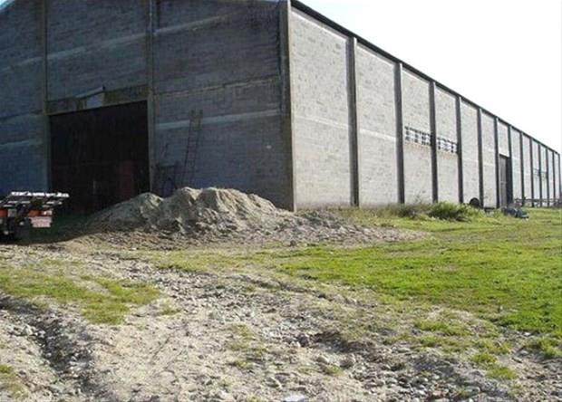 New York'ta emekli olan bir adam, ailesiyle birlikte kk bir iftlik almaya karar verdi.