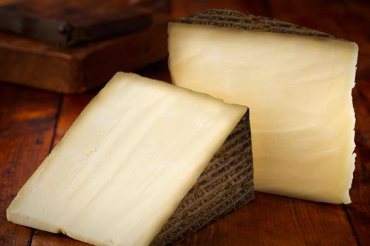 Ne var ki, eski peynirlerin fazla miktarda tketilmesi yksek tansiyona, alerjiye ve ba arsna yol aabilir.