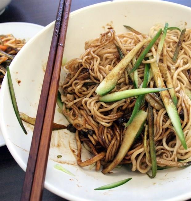 Ksaca MSG ad verilen bu madde hamburger, pizza, kzarm tavuk, kzarm patates gibi Fastfood'larda da kullanlr.