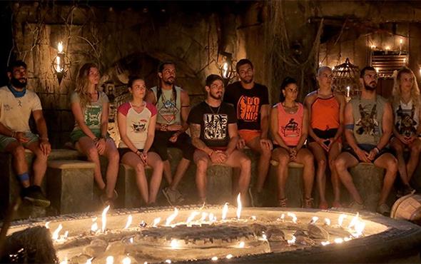 Survivor 2018'de bu hafta kim elendi sorusu yant buldu. Survivor 2018'nin 20 ubat Sal akam yaynlanan son blmnde nefesler tutuldu. Acun Ilcal bu hafta Survivor SMS oylamas sonularna gre kimin elendiini aklad. Gnlller takmndan elemeye kan isimler Cumali Akgl, Yamur Banda ve Marcus'du. SMS oylamasnn sonularna gre bu hafta Survivor adasna veda eden isim Marcus oldu.