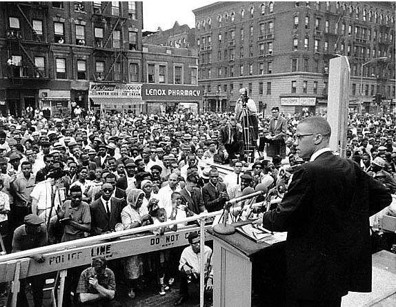 nsanlar bir adamn btn hayatnn bir tek kitapla deiebileceinin farknda deiller.