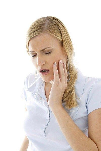 Sigaraya maruz kalan azlarda, diler, dileri destekleyen di eti ve ene kemii, az iini batan baa deyen mukoza, dil, dudak, yumuak ve sert damak, zetle tm dokularn salnn tehdit altnda olduuna dikkati eken Uzun, szlerini, "Bu bakmdan sigara imeye hi balanmamasnn ve mevcut kullanclarn sigara ime alkanlndan kurtulmalarnn mkemmel bir kazan olaca phesizdir" diyerek tamamlad.