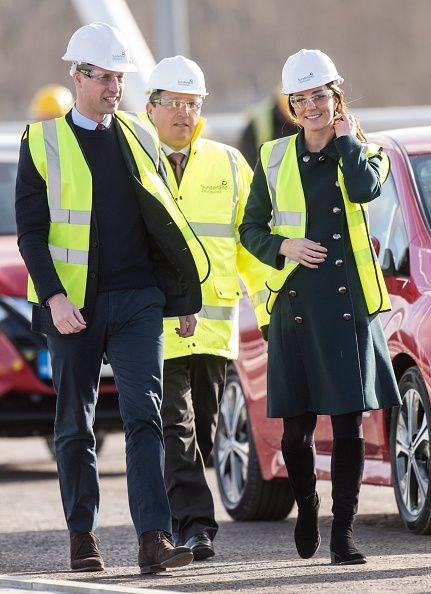 Prens William ve Kate Middleton, daha sonra, bahar aylarnda almas beklenen bir kprnn inaatn ziyaret etti.