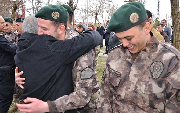 Mu'ta grevli polis zel harekat (PH) timleri, Trk Silahl Kuvvetlerince (TSK) terr rgtleri YPG/PKK-DEA'a ynelik yrtlen Zeytin Dal Harekat'na katlmak zere dualarla Afrin'e uurland. l Emniyet Mdrl zel Harekat ubesi'nde dzenlenen uurlama treninde dualar edildi, kurbanlar kesildi.