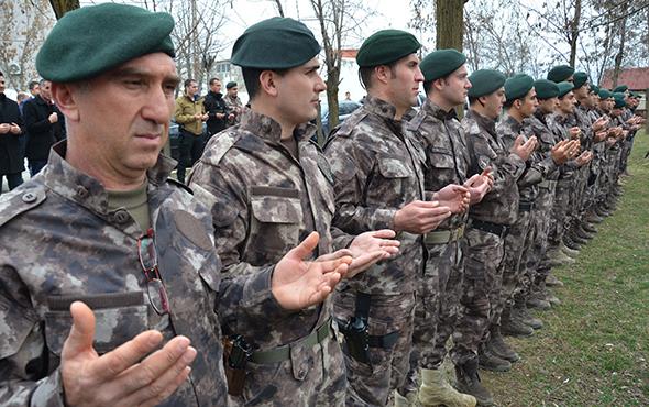 PH timlerinin grevlerinizi yapm olarak salcakla ve muzaffer bir ekilde dnmesi temennisini dile getiren Yldrm, "Biz de sizlere dualar edeceiz inallah. Her halkarda kazanyoruz. ehit de olsak kazanyoruz, gazi kalsak da kazanyoruz, cephedeki kahramanlarmza dua etsek de kazanyoruz. Yeter ki her eyi Allah rzas iin yapalm, yeter ki her eyi bu vatan, milletin bekas iin yapalm, yeter ki her eyi gnlmzden gelerek vatan sevgisi ile yapalm. Rabbim sizleri muhafaza etsin inallah" diye konutu.