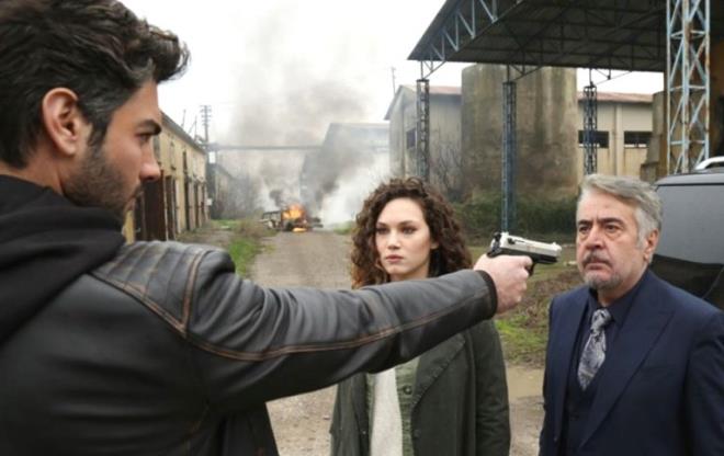 NEFES NEFESE BALAMADAN BTER; barollerinde Uur Ycel, Melisa enolsun ve kr zyldz'n yer alaca Nefes Nefese dizisinin balar balamaz biteceini sylyor sosyal medya kullanclar.