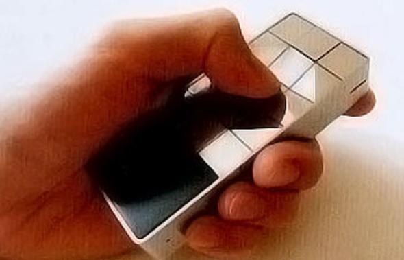 Grme Engelliler iin Telefon<br>     boyutlu, byk tulu bu telefon grme engellelir iin zel olarak tasarlanm. Tu yapsnn kolay tannabilir yaps, konumann tesinde ksa mesaj yazabilmeyi de mmkn klyor.