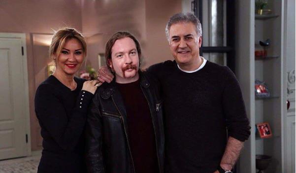 Ankara Mjdat Gezen Tiyatrosu&#8217;nda 3 ocuk oyununda ve 1 byk oyununda rol almtr.  <br>  2010-2011 eitim yl iinde Maltepe niversitesi&#8217;nde Radyo,Tv ve Sinema Blm&#8217;nde yksek lisans eitimine balamtr.<br>    2010-2012 yllar arasnda Mjdat Gezen Tiyatrosu&#8217;nda oyuncu olarak grev almtr.