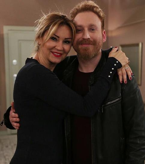 Televizyon ekranlarnn en uzun soluklu dizilerinden olan ocuklar Duymasn'n ana karakterlerinden Havu, diziye geri dnyor. Kanal D ekranlarnda yeni versiyonu ile yaynlanan ocuklar Duymasn'n Havu'u artk Furkan Kzlay deil. Peki, ocuklar Duymasn'n yeni Havu'u Mehmet Baran Erdoan kimdir ve ka yandadr?