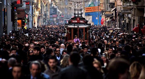 EN YKSEK MEMNUNYET ASAY HZMETLERNDEN: Geen yl en yksek memnuniyet oran yzde 74,4 ile asayi hizmetlerinde gerekleirken, bunu srasyla yzde 72,3 ulatrma, yzde 71,7 ile salk, yzde 62,5 ile Sosyal Gvenlik Kurumu, yzde 54,6 ile eitim ve 54,1 ile adli hizmetlerden memnuniyet takip etti.