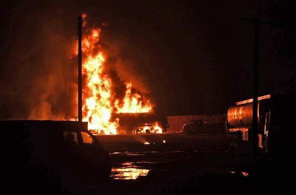 Terristlere ait konvoyda mhimmat tayan aralarn patlama anlarna ilikin grntler de sosyal medyaya dt.