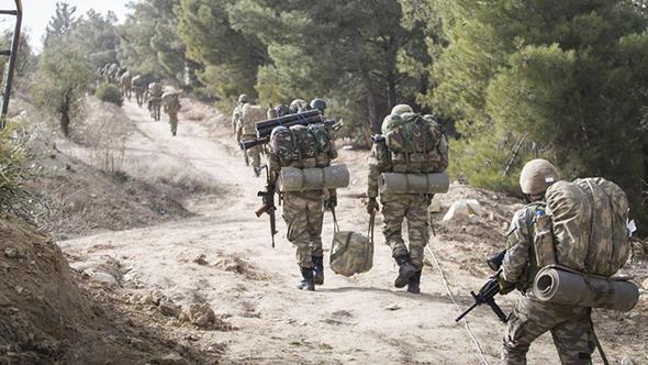 Gneyde Cinderes ile Raco arasnda ise 5 kilometrelik bir hatta terristler bulunuyor. ki ayr blgedeki 5'er kilometrelik hatlarn da alnmasyla terristlerin Trkiye snryla balants kalmam olacak.