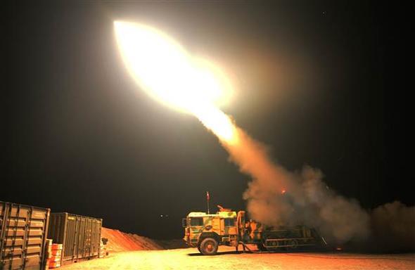 te yandan dn gece Afrin'e terrist ve silah tayan PKK/PYD&#8217;ye ait 30-40 aralk konvoy Trk Silahl Kuvvetleri&#8217;ne (TSK) bal kara ate destek vastalar ile vuruldu.