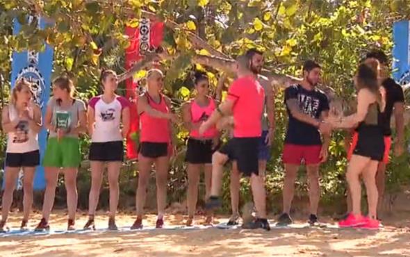 Survivor 2018'de Gnlller takmna Emre ve pek isimli iki yeni yarmac katld. Survivor Gnlller'de sakatlanan Hakan Hatipolu ve hastalndan dolay yarmadan kartlan Gamze'nin yerine gelen yeni yarmaclar, Cuma akam dl oyunu ncesinde takmlarna katld. Survivor Gnlller takmna Emre Durak ve pek Yaar geldi. Survivor 2018'in yeni yarmaclar Emre ve pek kimdir?