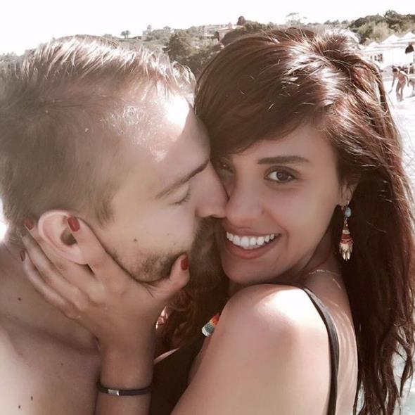 lk frssat lk dubleks villay gzel oyuncuya da gstermeyi planlayan futbolcunun, Oval'ya jesti iin ayrd bte ise dudak uuklatacak cinsten. yle ki Erkin'in Oval iin almay dnd villann fiyatt tam 2 milyon 300 bin dolar yani tam tamna 8 milyon 745 bin TL