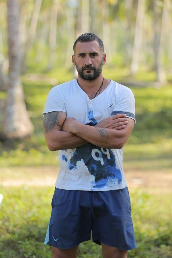 Eski futbolcu mit Karan, Survivor 2018'in heyecanna kaplnca dnyay unuttu.