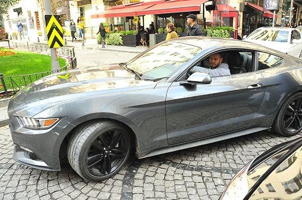 Avatar Atakan  <br>  Survivor'da adn duyurduktan sonra oyunculua adm atan 'Avatar' lakapl Atakan Arslan, 400 bin TL deerinde yeni bir ara ald. Atakan Arslan, yeni aracyla nceki gn Nianta'nda objektiflere byle takld.