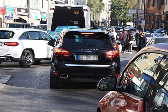 Tmer Metinyeni oyuncann 180 bin euro (yaklak 700 bin TL) deerinde olduu renildi.