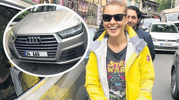 Glben Ergen, Audi Q7 Quattro cipiyle Bebek&#8217;te grntlendi. 600 bin TL deerinde olduu renilen otomobilin plakasnn Mustafa Erdoan&#8217;dan olan ocuklar Atlas, Ares ve Gney&#8217;in ba harflerinden olumas dikkat ekti. Arac yeni almadn syleyen arkc, &#8220;Aklarm plakada&#8221; dedi.