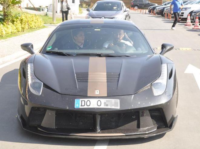 30 yandaki futbolcunun yeni ald Ferrari talai isimli zel tasarm Prior Design arac dikkatlerden kamad.