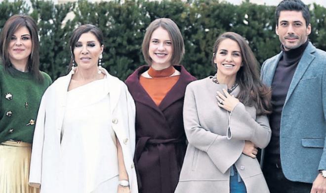 TE MESUT YAR'IN YAZISINDAN O KEST; ;'Alt blm birlikte olabildik. &#8220;Yuvamdaki Dman&#8221; final yapyor. Show TV&#8217;nin dnya sinemasnda ska ilenen bir konuyu diziye tamas iyi fikirdi. En azndan kimsenin aklna gelmemiti...