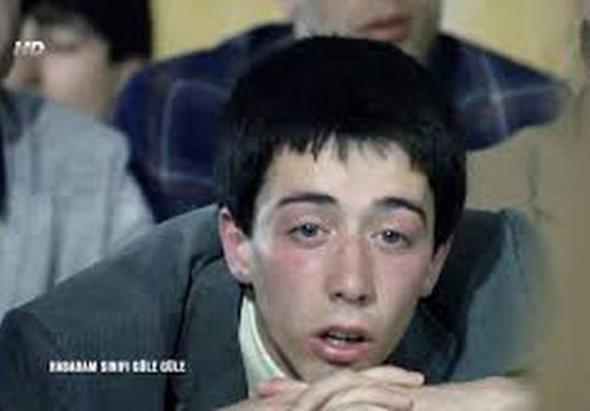 Bir dnem ili'de yaayan Cavc imdilerde zmir'de yayor. iek Taksi, Yasemince gibi nl televizyon dizilerinde rol ald.