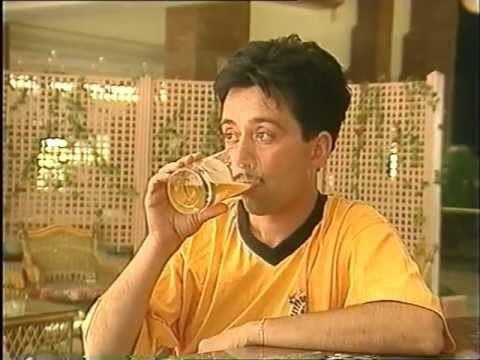 &#8220;Dolmu haberine gldm&#8221;stanbul&#8217;da dolmua binerken grntlenen Cavc, haberi yapan muhabirin kt niyetli olmadn belirterek, &#8220;Benim arabam var ama o gn park sorunu nedeniyle dolmua bindim. Ayrca neden binmeyecekmiim? En zengin tiyatrocu olan Ali Poyrazolu otobs kartn drnce, ener en metroya binince ekmiler. Binmesinler mi? lla her yere arabasyla m gitmek zorunda? Trafikte nereye park edecek arabasn? Ben ok doal buluyorum. Habere de ok gldm&#8221; diye konutu.Atlyesinde eski film afileri bulunduran Cavc, o gnleri zaman zaman zlediini syledi.