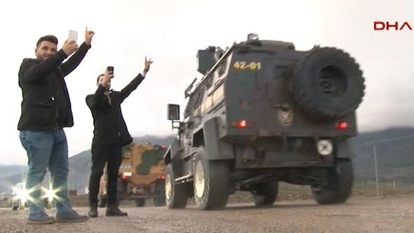 Vatandalar zel Harekt timlerini byle uurlad.