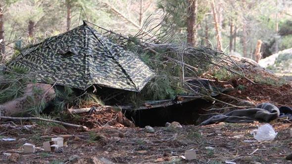 Fotoraf yine terristlerin kampndan.