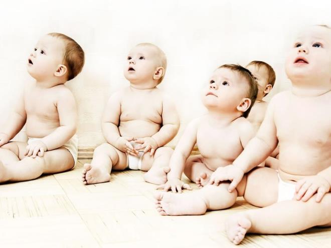 Nfus ve Vatandalk leri Genel Mdrl, Trkiye'de en ok kullanlan isim ve soyadlarn kamuoyu ile paylat. 1923'l yllarda revata olan Fatma, Aye, erife, Hanife, Hayriye, Havva ve Zeliha'nn yerini imdilerde Ecrin, Yamur, Nehir, Eyll, Defne, Azra, Nisanur, Miray ve Belinay ald. Erkeklerde ise Mustafa, Mehmet Kemal, Ramazan, Recep'in yerine Mira, Emir, Kerem, Yiit, Eymen, nar ve Umut tercih ediliyor.