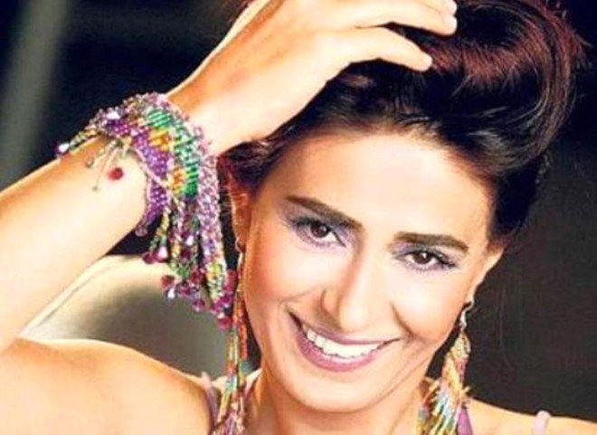 Akam tam sahneye kmak zereyken biri gelip Yldz Tilbe'nin heyecandan kann donduran haberi verir: "Sezen Aksu burada.. " te Yldz Tilbe'nin yksnn bundan sonras tam da Yeilam filmleri gibi.. Yldz Tilbe'nin sesini dinleyen Sezen Aksu, ona vokalisti olmasn teklif eder.. Ondan sonra da Yldz Tilbe'yi bugnlere getirecek yol alm olur.